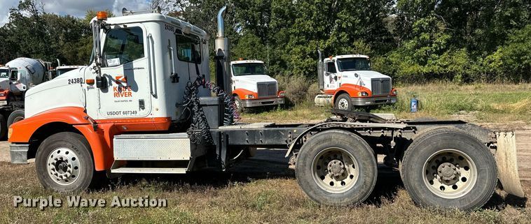 image for item DN0778 2007 International  9200i semi truck