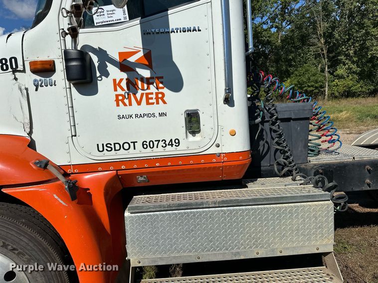 image for item DN0778 2007 International  9200i semi truck