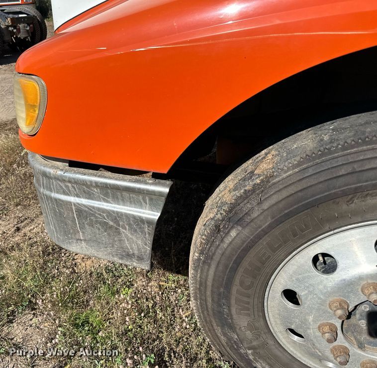 image for item DN0778 2007 International  9200i semi truck