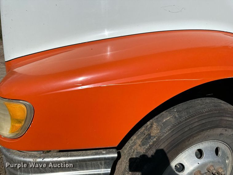 image for item DN0778 2007 International  9200i semi truck