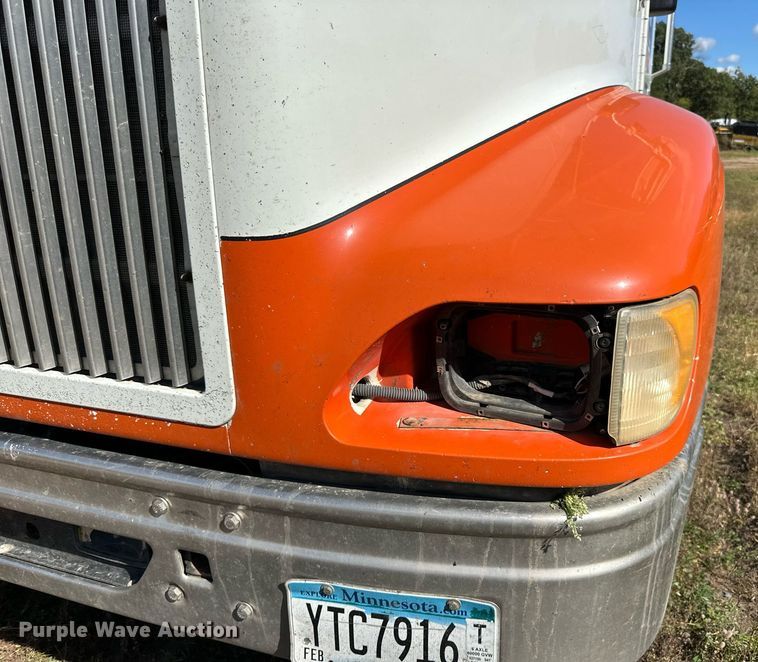 image for item DN0778 2007 International  9200i semi truck