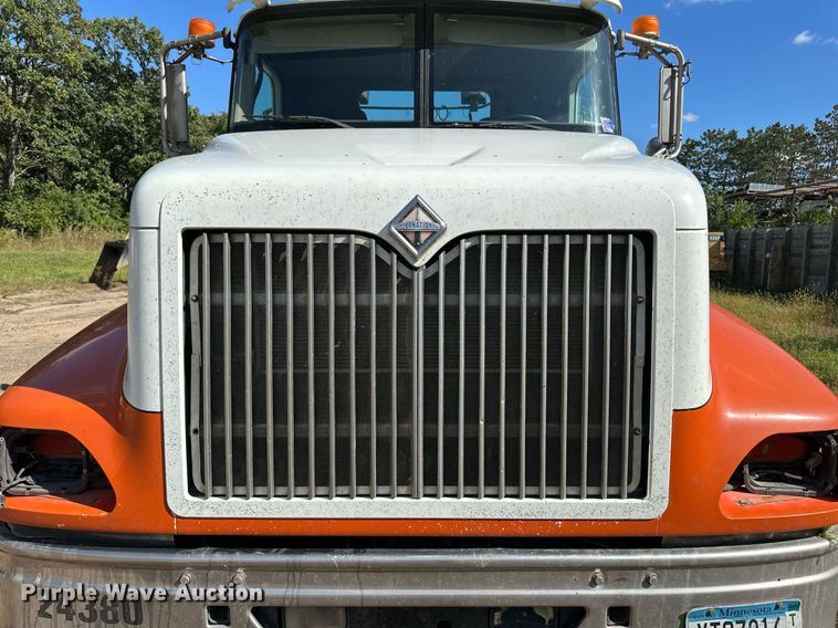 image for item DN0778 2007 International  9200i semi truck