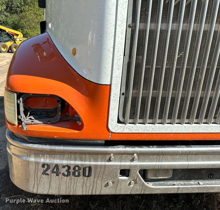 image for item DN0778 2007 International  9200i semi truck