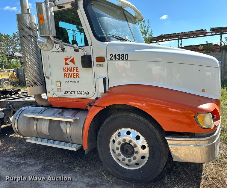 image for item DN0778 2007 International  9200i semi truck