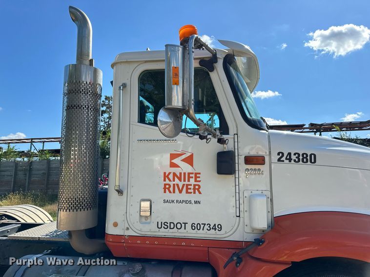 image for item DN0778 2007 International  9200i semi truck