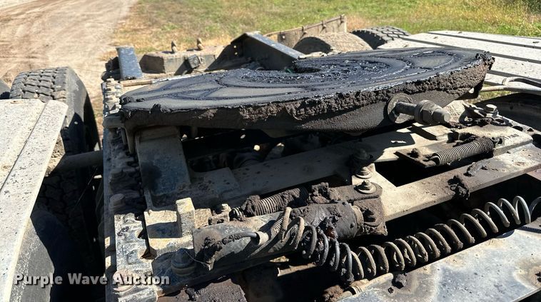 image for item DN0778 2007 International  9200i semi truck