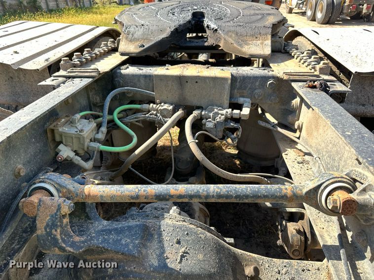 image for item DN0778 2007 International  9200i semi truck