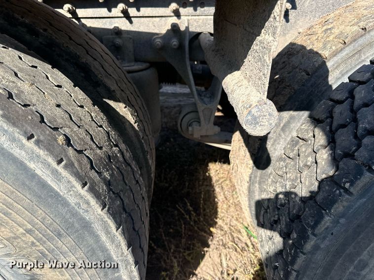 image for item DN0778 2007 International  9200i semi truck