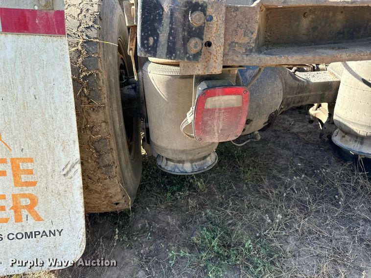 image for item DN0778 2007 International  9200i semi truck