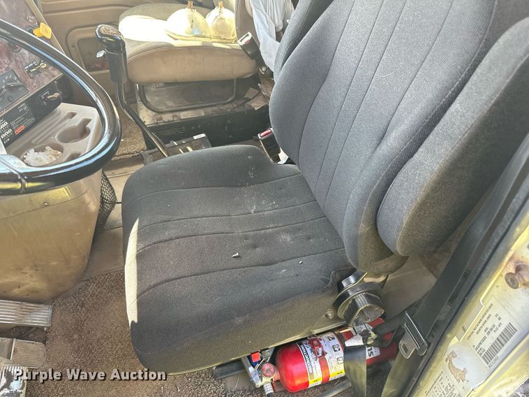 image for item DN0778 2007 International  9200i semi truck