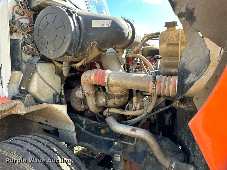 image for item DN0778 2007 International  9200i semi truck