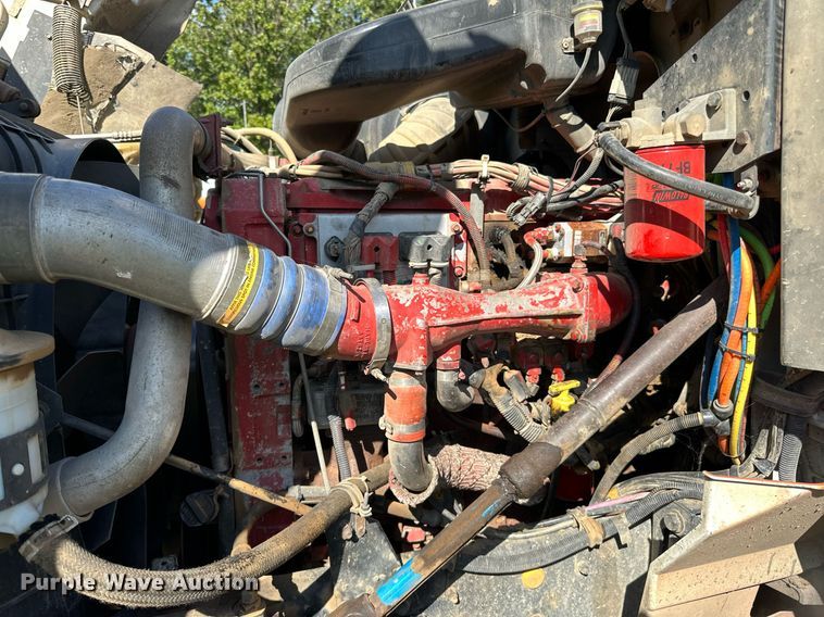 image for item DN0778 2007 International  9200i semi truck