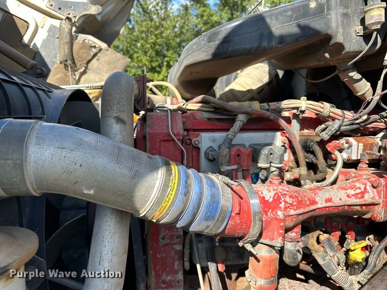 image for item DN0778 2007 International  9200i semi truck