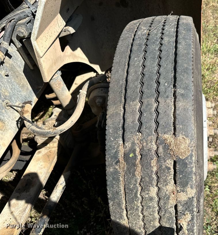 image for item DN0778 2007 International  9200i semi truck