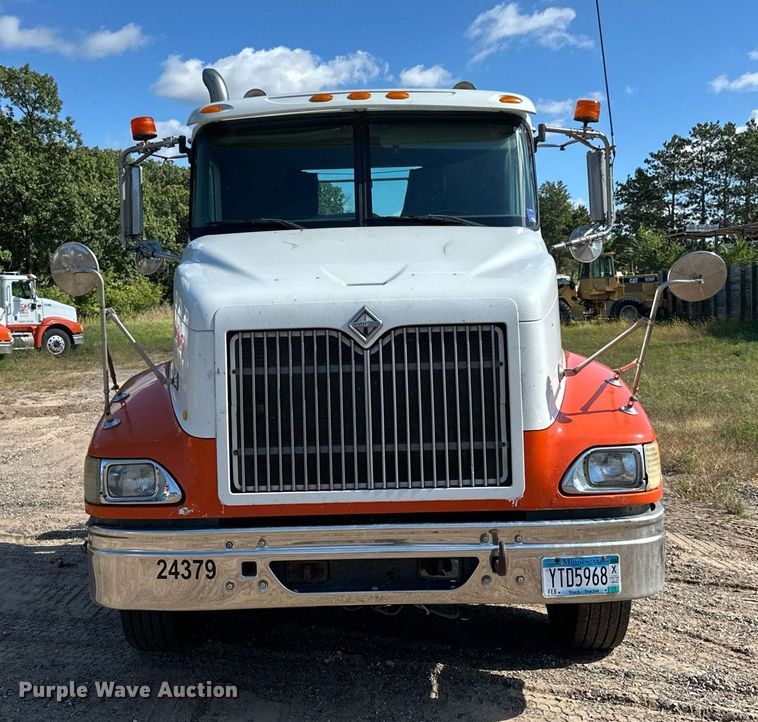 image for item DN0779 2007 International  9200i semi truck