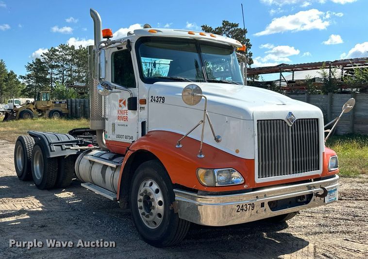 image for item DN0779 2007 International  9200i semi truck