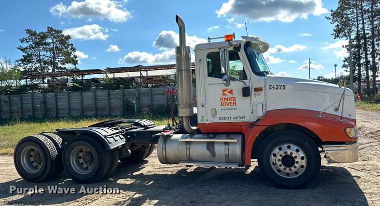 image for item DN0779 2007 International  9200i semi truck