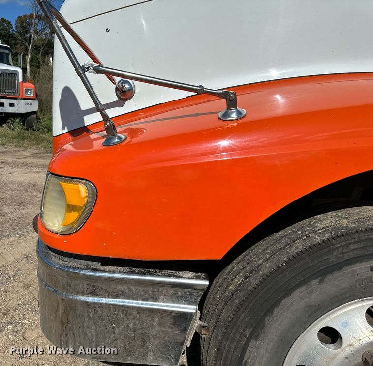 image for item DN0779 2007 International  9200i semi truck