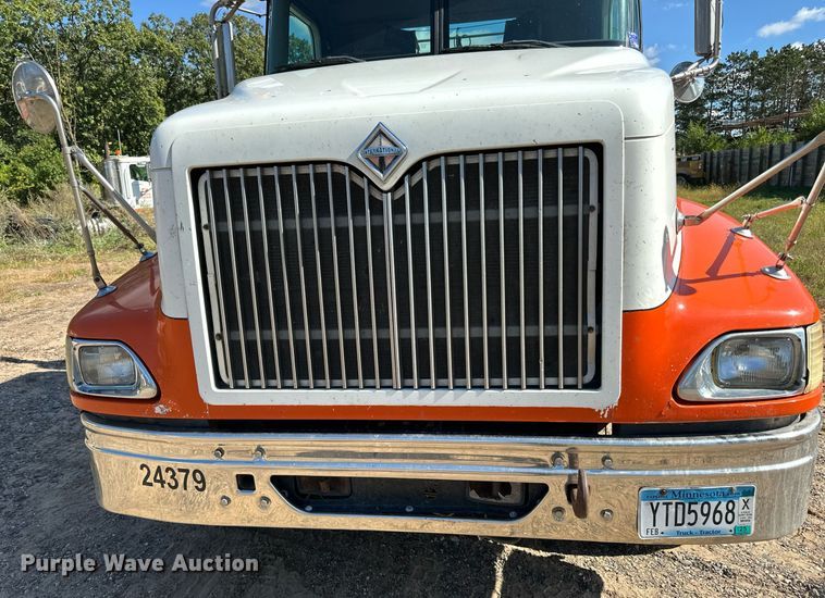 image for item DN0779 2007 International  9200i semi truck