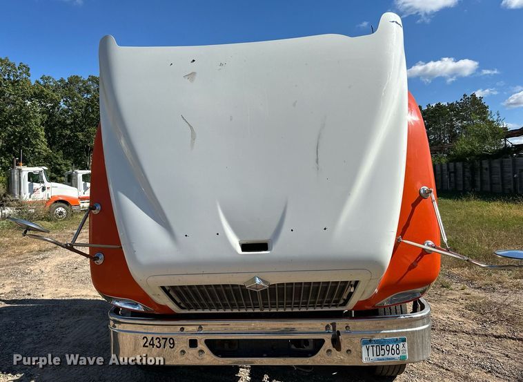 image for item DN0779 2007 International  9200i semi truck