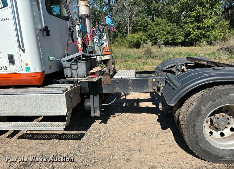 image for item DN0779 2007 International  9200i semi truck