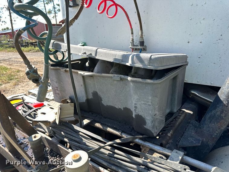 image for item DN0779 2007 International  9200i semi truck