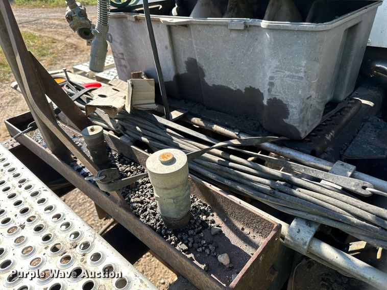 image for item DN0779 2007 International  9200i semi truck