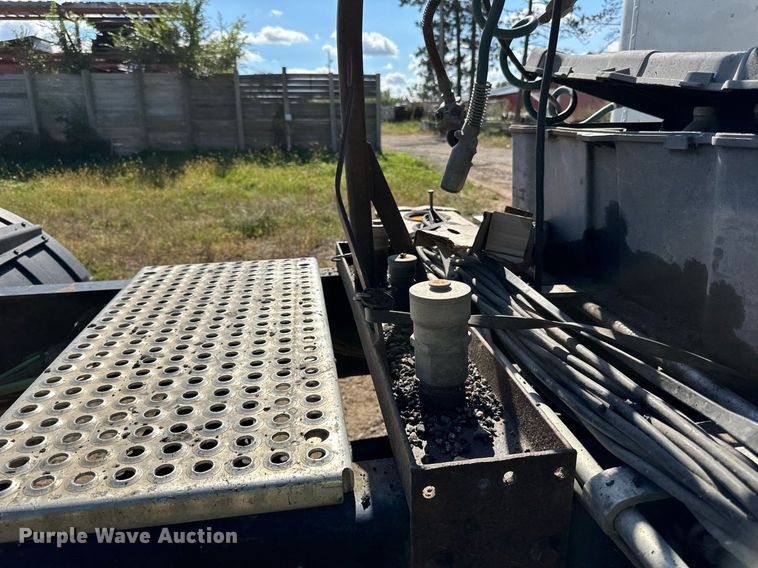 image for item DN0779 2007 International  9200i semi truck