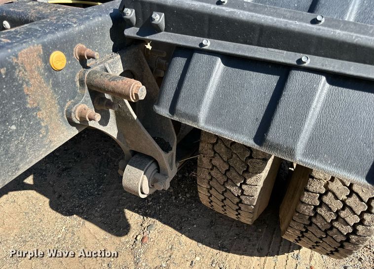 image for item DN0779 2007 International  9200i semi truck