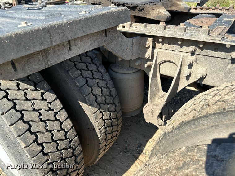 image for item DN0779 2007 International  9200i semi truck