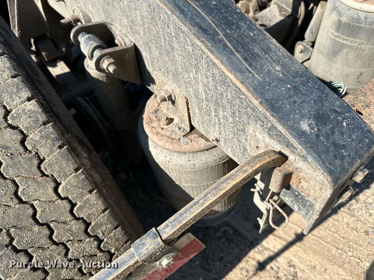 image for item DN0779 2007 International  9200i semi truck