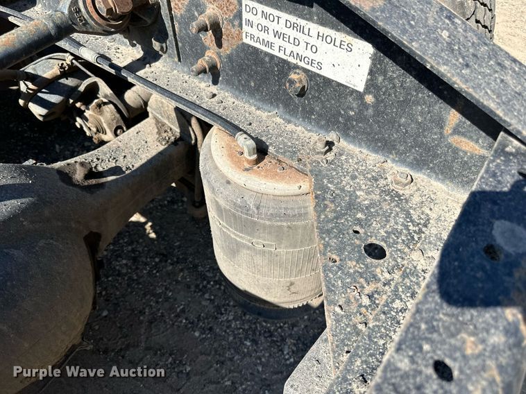 image for item DN0779 2007 International  9200i semi truck