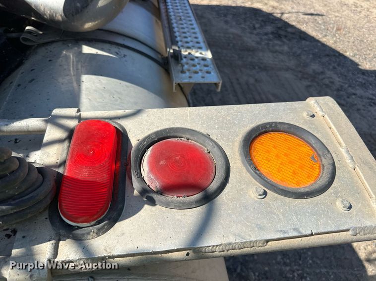 image for item DN0779 2007 International  9200i semi truck