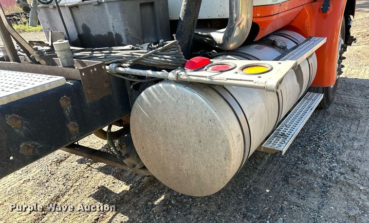 image for item DN0779 2007 International  9200i semi truck