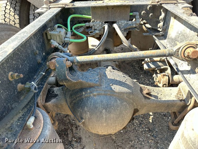 image for item DN0779 2007 International  9200i semi truck