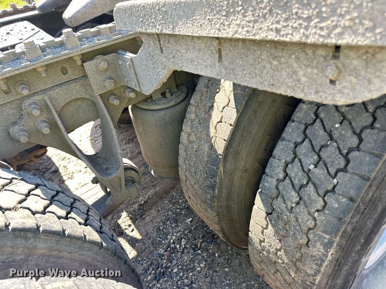 image for item DN0779 2007 International  9200i semi truck