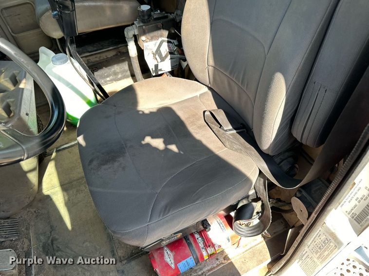 image for item DN0779 2007 International  9200i semi truck