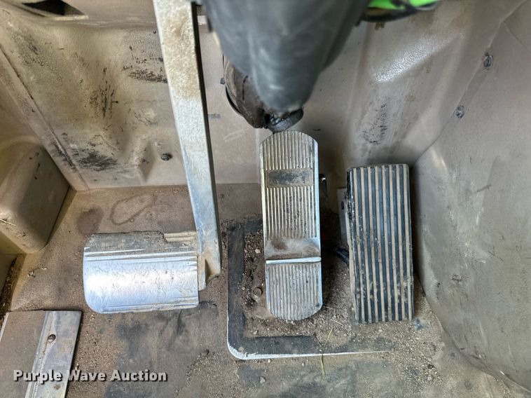 image for item DN0779 2007 International  9200i semi truck