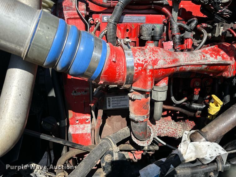 image for item DN0779 2007 International  9200i semi truck