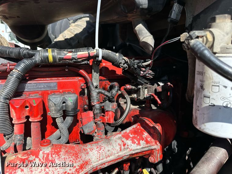 image for item DN0779 2007 International  9200i semi truck