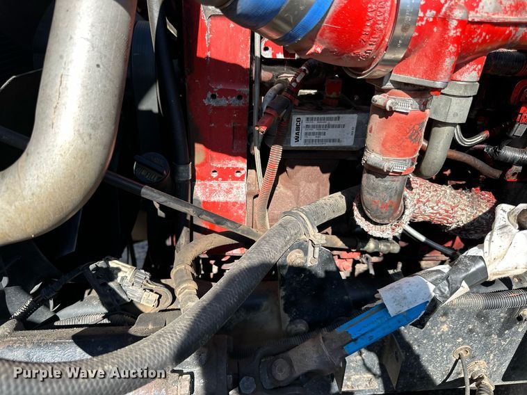 image for item DN0779 2007 International  9200i semi truck