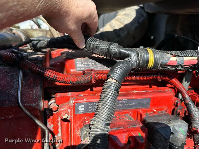 image for item DN0779 2007 International  9200i semi truck