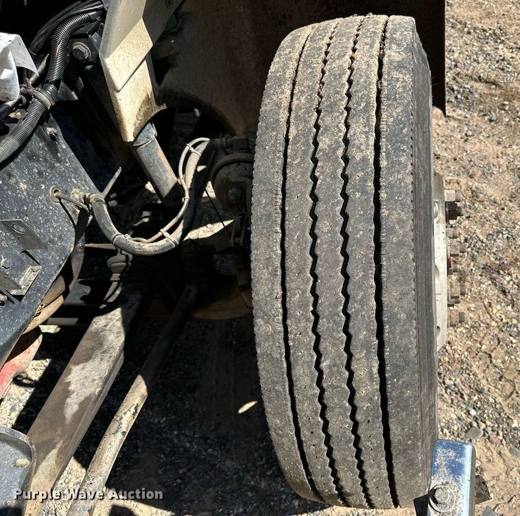 image for item DN0779 2007 International  9200i semi truck