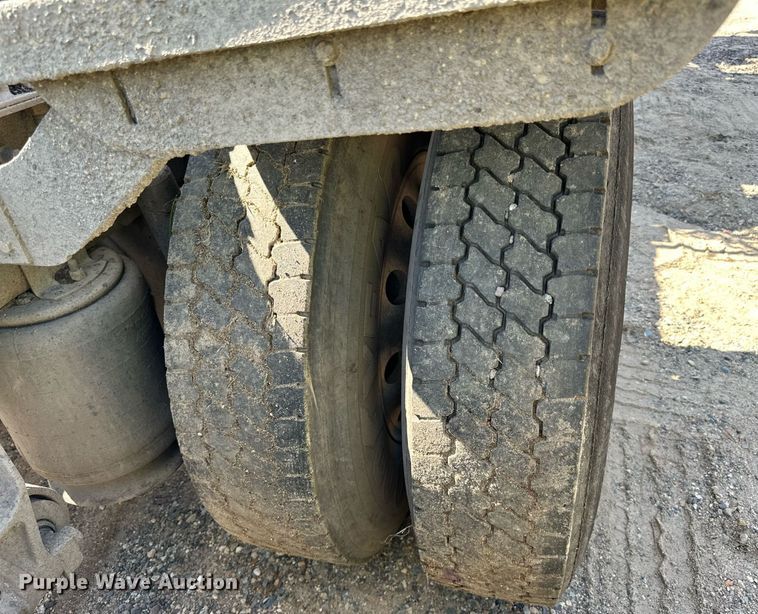 image for item DN0779 2007 International  9200i semi truck