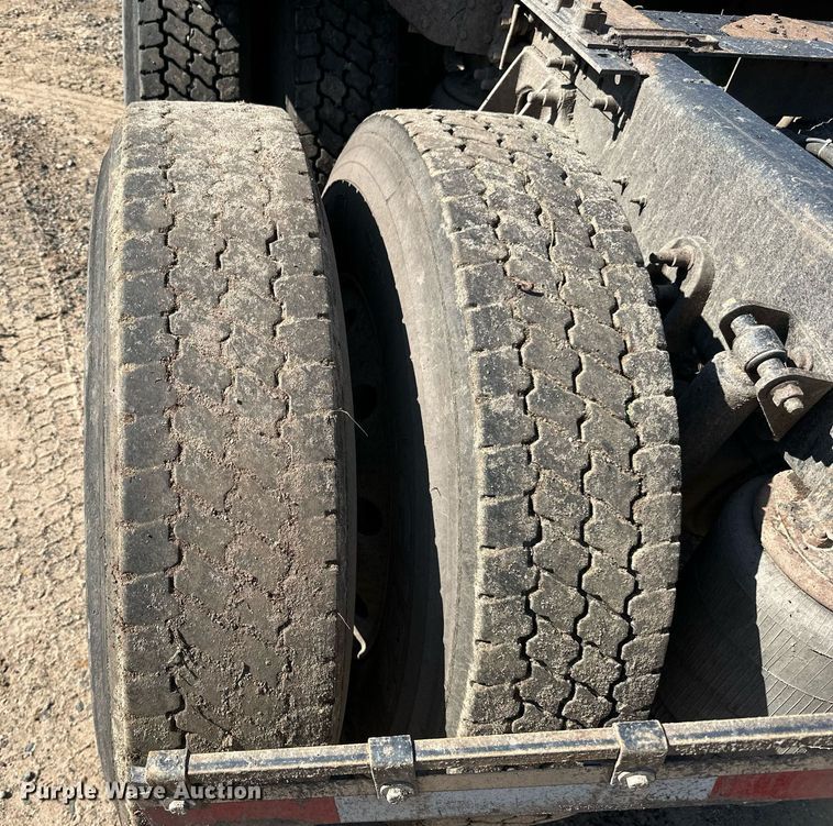 image for item DN0779 2007 International  9200i semi truck