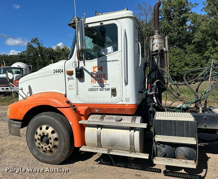 image for item DN0780 2008 International  9200i semi truck