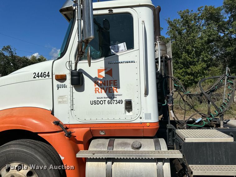 image for item DN0780 2008 International  9200i semi truck