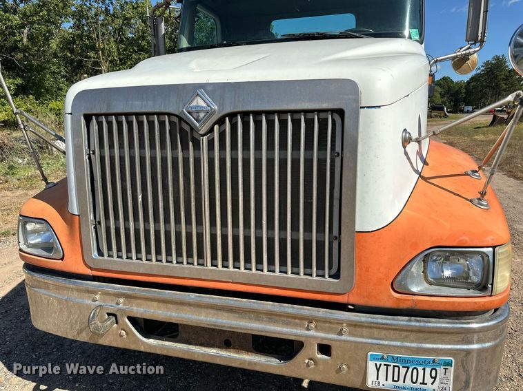 image for item DN0780 2008 International  9200i semi truck