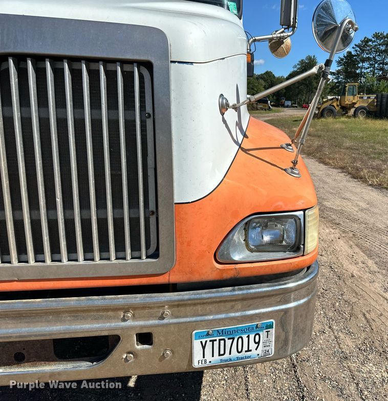 image for item DN0780 2008 International  9200i semi truck