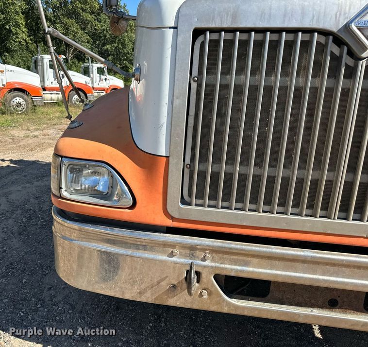 image for item DN0780 2008 International  9200i semi truck